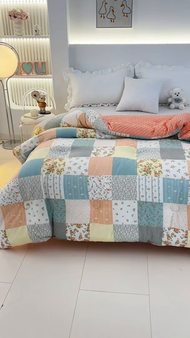 91家纺网 家纺一手货源 找家纺 乐沐 2025新款A类水洗棉双层纱豆豆绒被芯 卡西欧