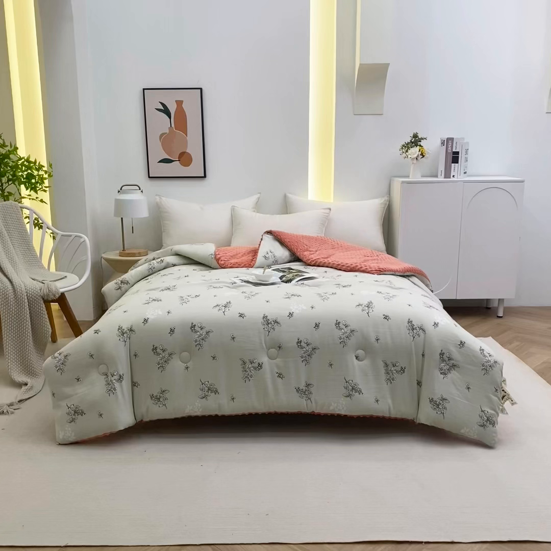 91家纺网 家纺一手货源 找家纺 乐沐 2025新款A类水洗棉双层纱豆豆绒被芯 花颜