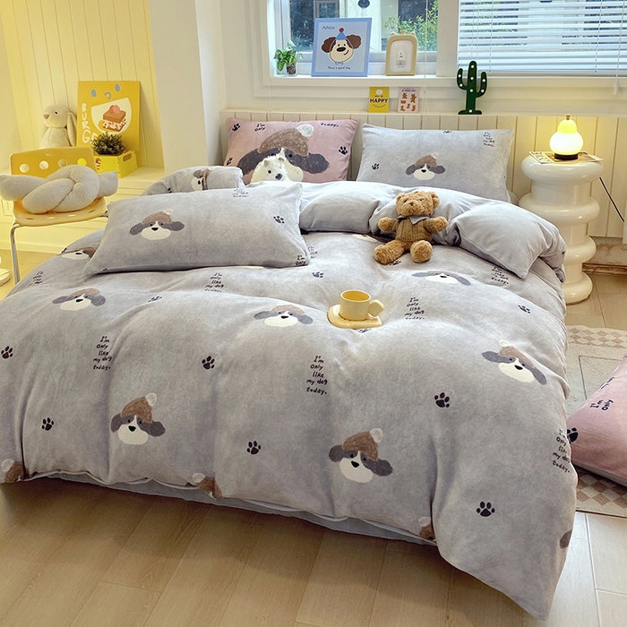 91家纺网 家纺一手货源 找家纺 葡萄家 2025新款高克重印花牛奶绒四件套萌系卡通 冬日狗