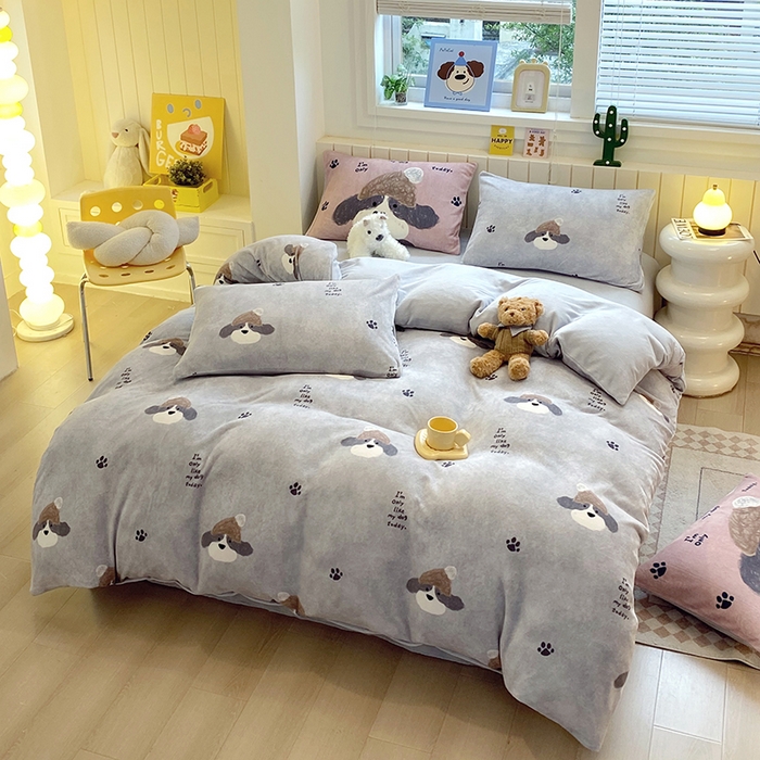 91家纺网 家纺一手货源 找家纺 葡萄家 2025新款高克重印花牛奶绒四件套萌系卡通 冬日狗