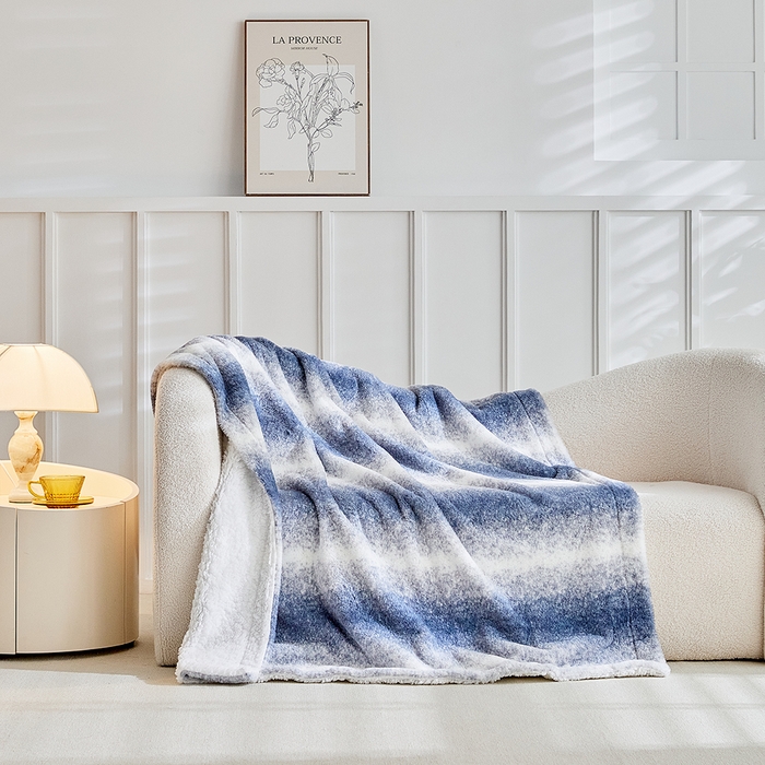91家纺网 家纺一手货源 找家纺 缘生活 2025新款仿兔毛渐变毛毯 渐变毛毯四季通用盖毯多功能毛毯家居备用毯 渐变毛毯-蓝色