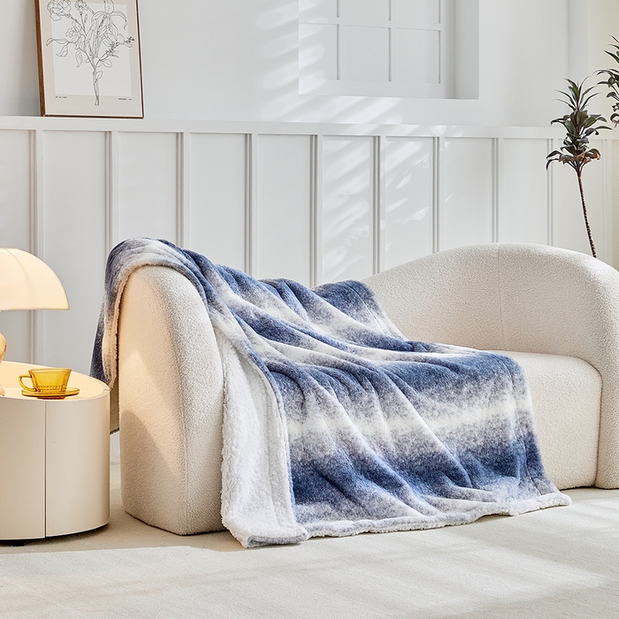 91家纺网 家纺一手货源 找家纺 缘生活 2025新款仿兔毛渐变毛毯 渐变毛毯四季通用盖毯多功能毛毯家居备用毯 渐变毛毯-蓝色