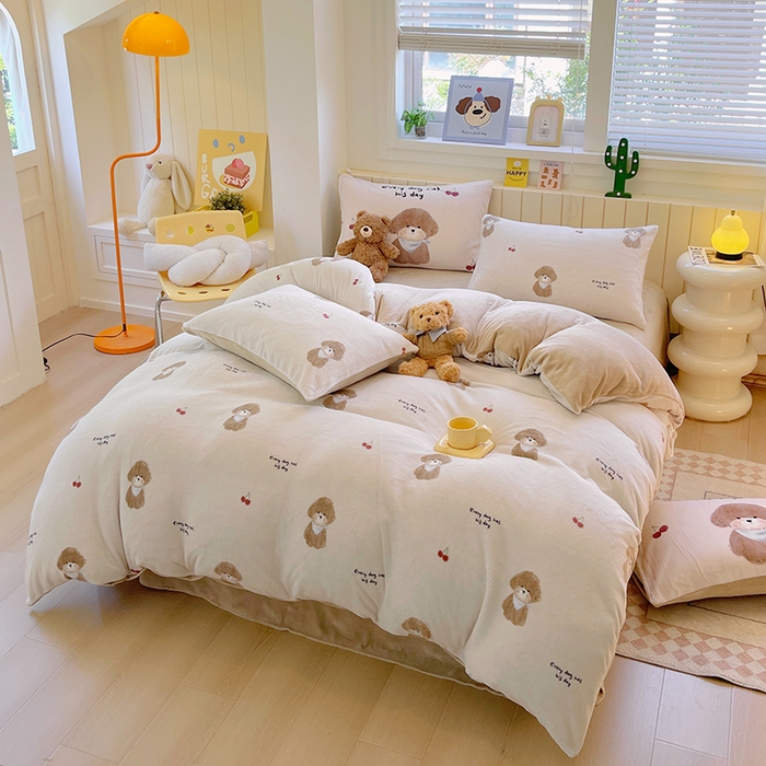 91家纺网 家纺一手货源 找家纺 葡萄家 2025新款高克重印花牛奶绒四件套萌系卡通 比熊