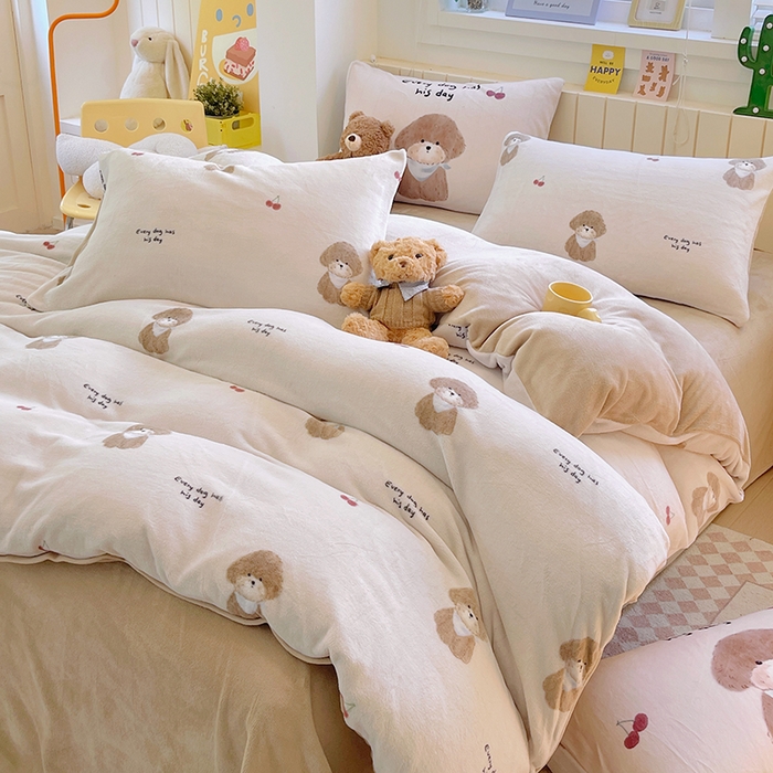 91家纺网 家纺一手货源 找家纺 葡萄家 2025新款高克重印花牛奶绒四件套萌系卡通 比熊