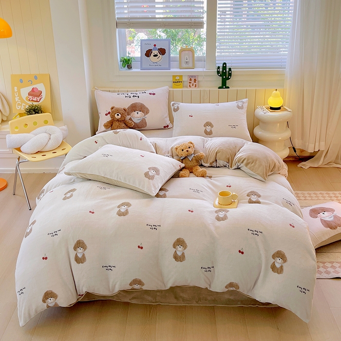 91家纺网 家纺一手货源 找家纺 葡萄家 2025新款高克重印花牛奶绒四件套萌系卡通 比熊