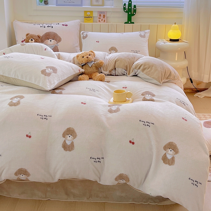 91家纺网 家纺一手货源 找家纺 葡萄家 2025新款高克重印花牛奶绒四件套萌系卡通 比熊