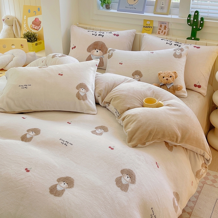 91家纺网 家纺一手货源 找家纺 葡萄家 2025新款高克重印花牛奶绒四件套萌系卡通 比熊