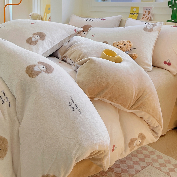 91家纺网 家纺一手货源 找家纺 葡萄家 2025新款高克重印花牛奶绒四件套萌系卡通 比熊