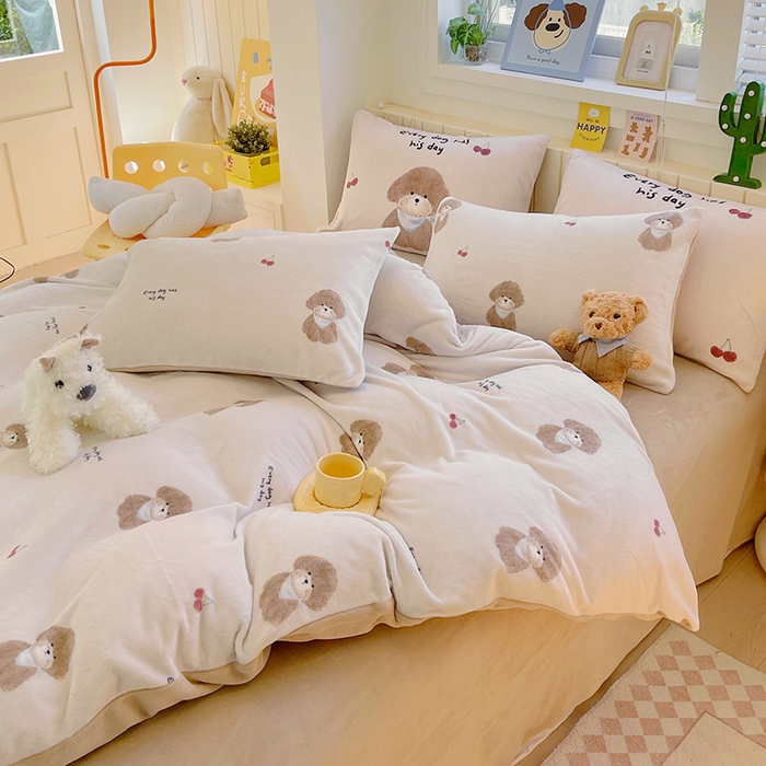 91家纺网 家纺一手货源 找家纺 葡萄家 2025新款高克重印花牛奶绒四件套萌系卡通 比熊