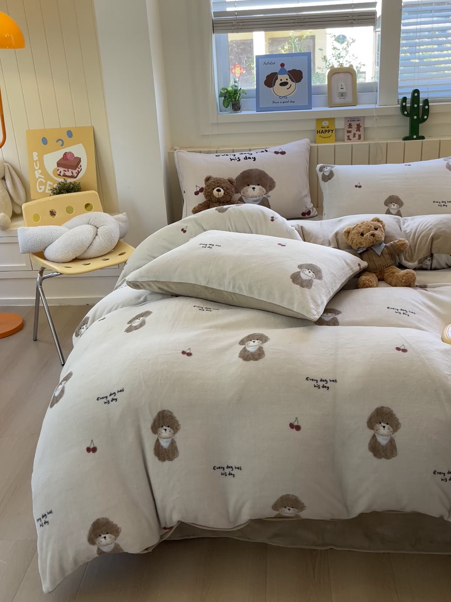 91家纺网 家纺一手货源 找家纺 葡萄家 2025新款高克重印花牛奶绒四件套萌系卡通 比熊