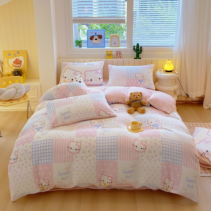 91家纺网 家纺一手货源 找家纺 葡萄家 2025新款高克重印花牛奶绒四件套萌系卡通 布丁猫