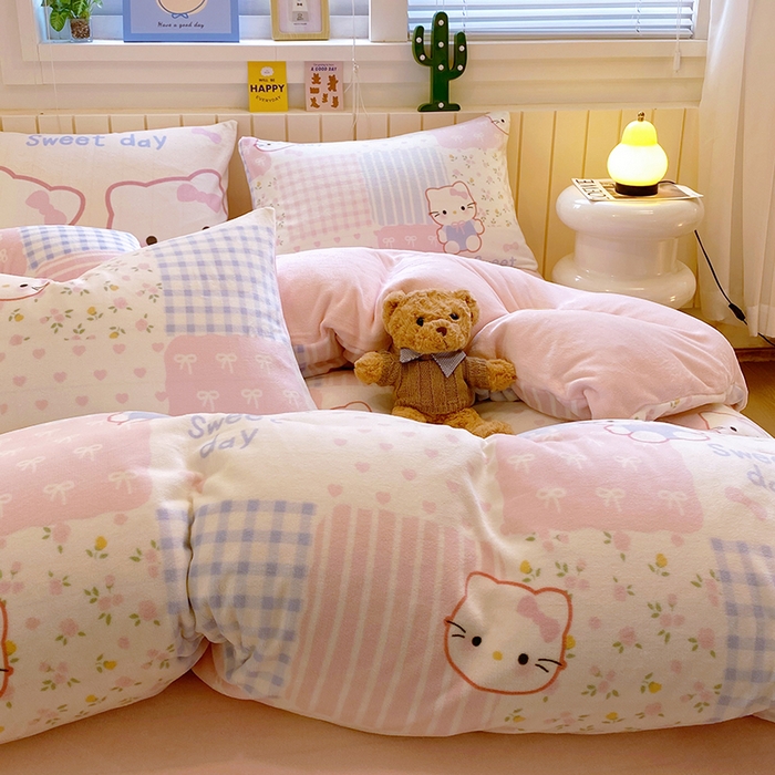 91家纺网 家纺一手货源 找家纺 葡萄家 2025新款高克重印花牛奶绒四件套萌系卡通 布丁猫