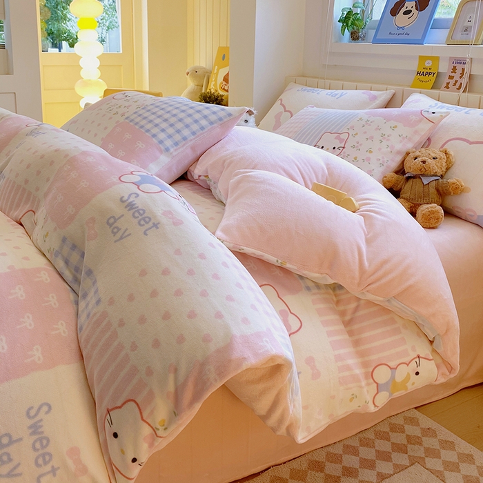 91家纺网 家纺一手货源 找家纺 葡萄家 2025新款高克重印花牛奶绒四件套萌系卡通 布丁猫