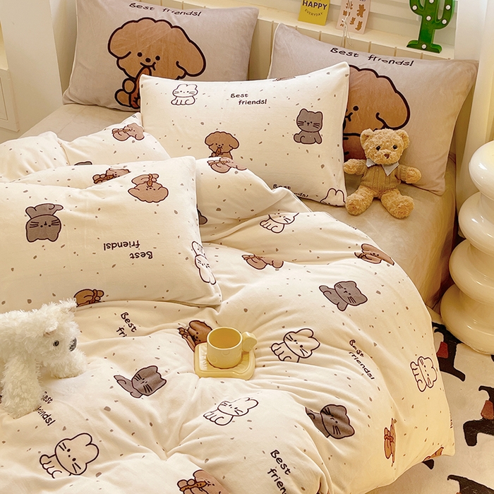 91家纺网 家纺一手货源 找家纺 葡萄家 2025新款高克重印花牛奶绒四件套萌系卡通 动物乐园