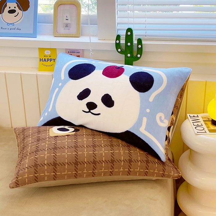 91家纺网 家纺一手货源 找家纺 葡萄家 2025新款高克重印花牛奶绒四件套萌系卡通 滑板熊猫