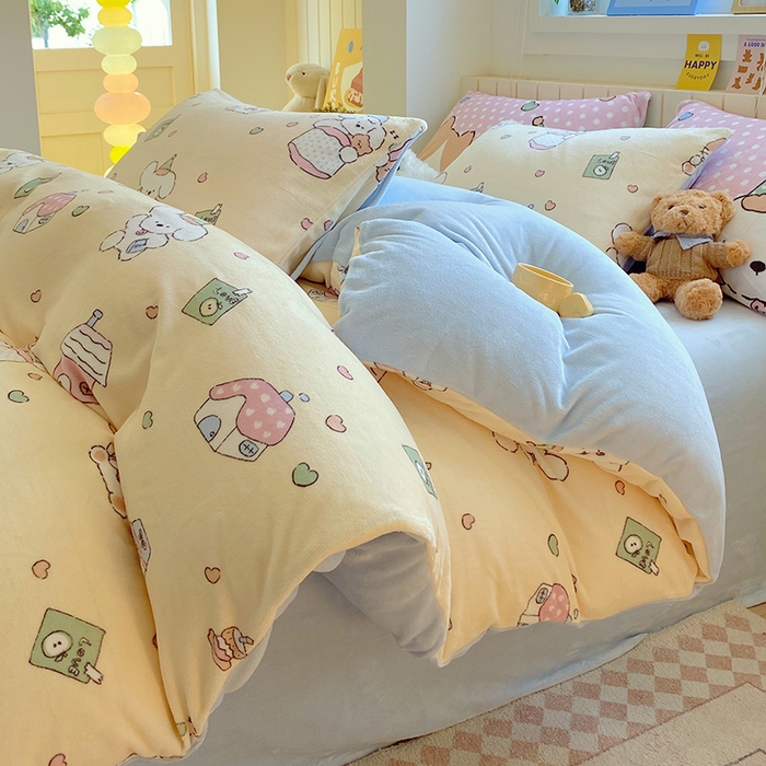 91家纺网 家纺一手货源 找家纺 葡萄家 2025新款高克重印花牛奶绒四件套萌系卡通 卡通乐园