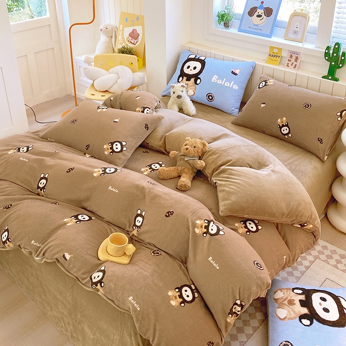 91家纺网 家纺一手货源 找家纺 葡萄家 2025新款高克重印花牛奶绒四件套萌系卡通 拉蒙