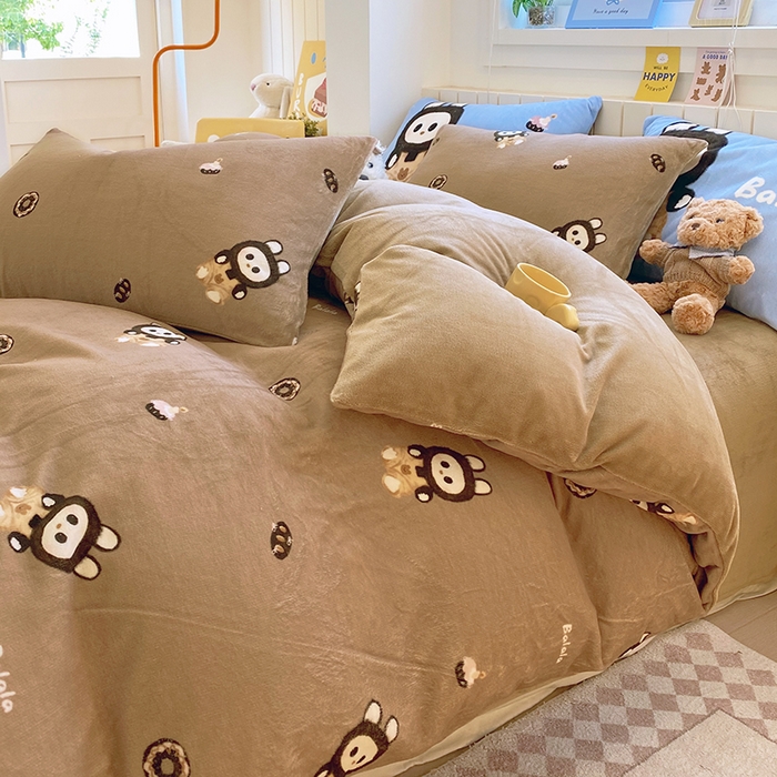 91家纺网 家纺一手货源 找家纺 葡萄家 2025新款高克重印花牛奶绒四件套萌系卡通 拉蒙