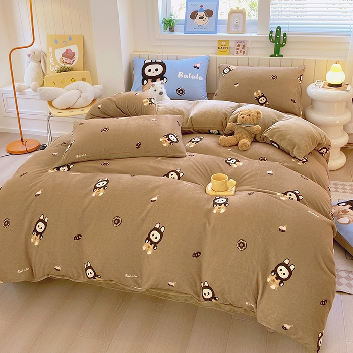 91家纺网 家纺一手货源 找家纺 葡萄家 2025新款高克重印花牛奶绒四件套萌系卡通 拉蒙