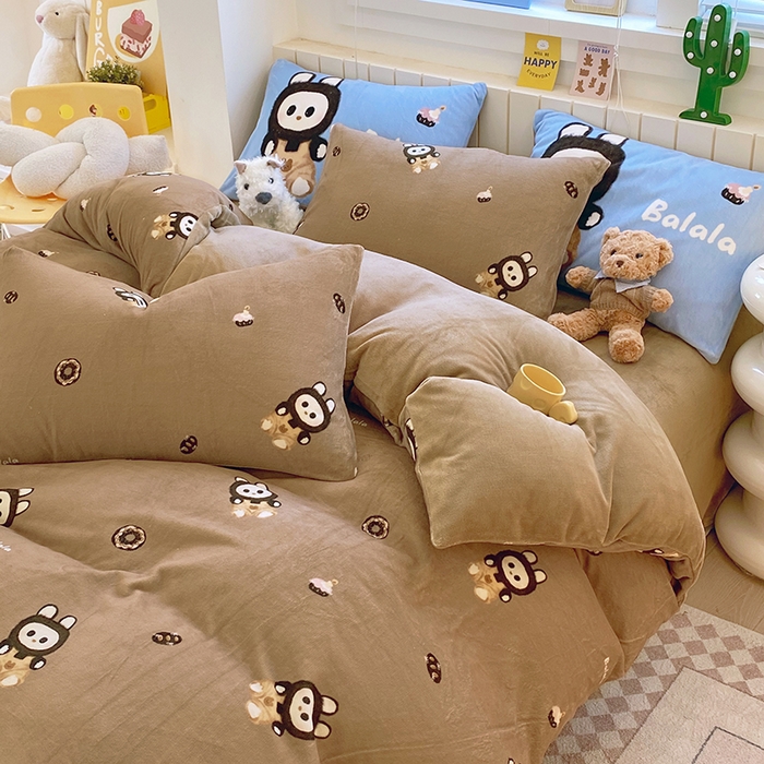 91家纺网 家纺一手货源 找家纺 葡萄家 2025新款高克重印花牛奶绒四件套萌系卡通 拉蒙