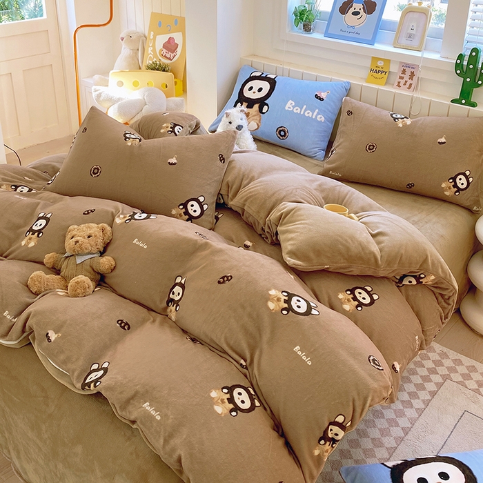 91家纺网 家纺一手货源 找家纺 葡萄家 2025新款高克重印花牛奶绒四件套萌系卡通 拉蒙