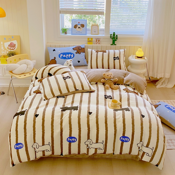 91家纺网 家纺一手货源 找家纺 葡萄家 2025新款高克重印花牛奶绒四件套萌系卡通 腊肠狗