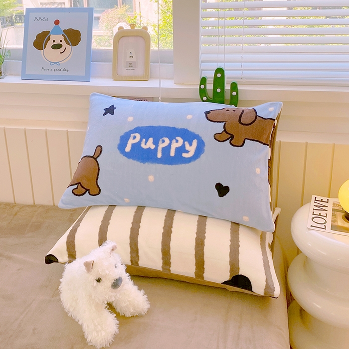 91家纺网 家纺一手货源 找家纺 葡萄家 2025新款高克重印花牛奶绒四件套萌系卡通 腊肠狗