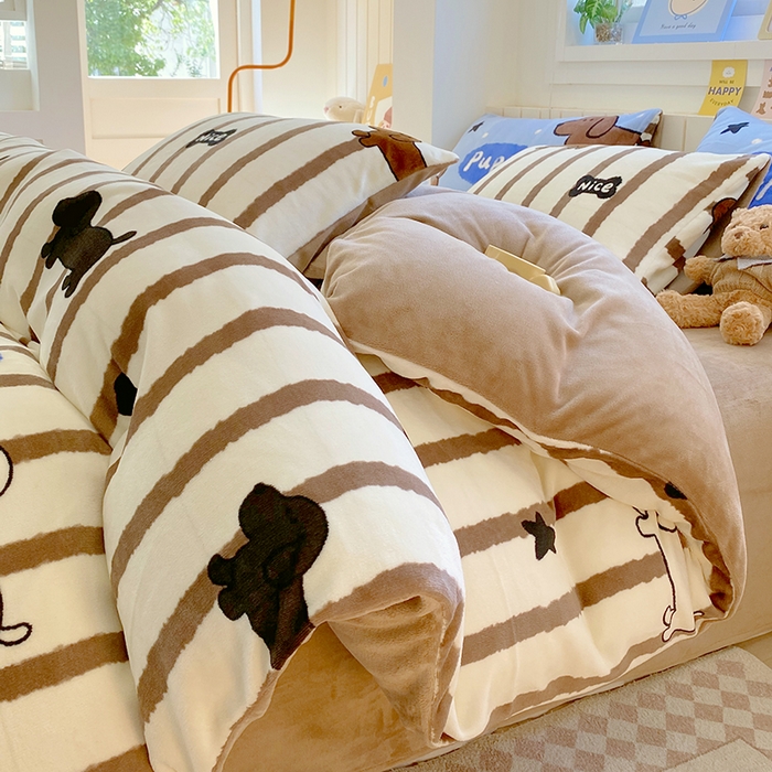 91家纺网 家纺一手货源 找家纺 葡萄家 2025新款高克重印花牛奶绒四件套萌系卡通 腊肠狗