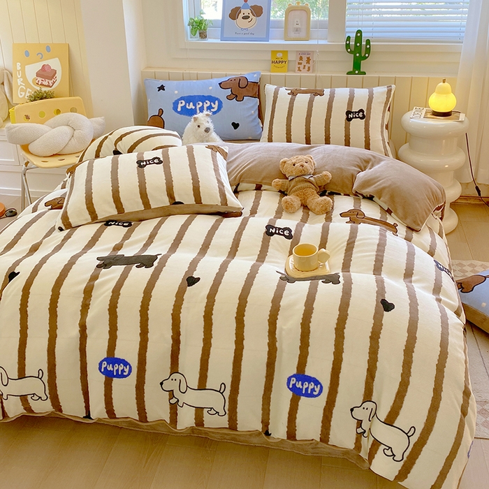 91家纺网 家纺一手货源 找家纺 葡萄家 2025新款高克重印花牛奶绒四件套萌系卡通 腊肠狗