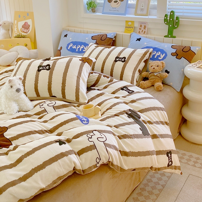 91家纺网 家纺一手货源 找家纺 葡萄家 2025新款高克重印花牛奶绒四件套萌系卡通 腊肠狗