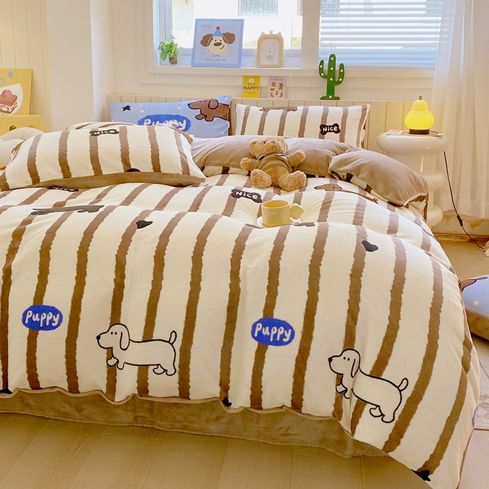 91家纺网 家纺一手货源 找家纺 葡萄家 2025新款高克重印花牛奶绒四件套萌系卡通 腊肠狗