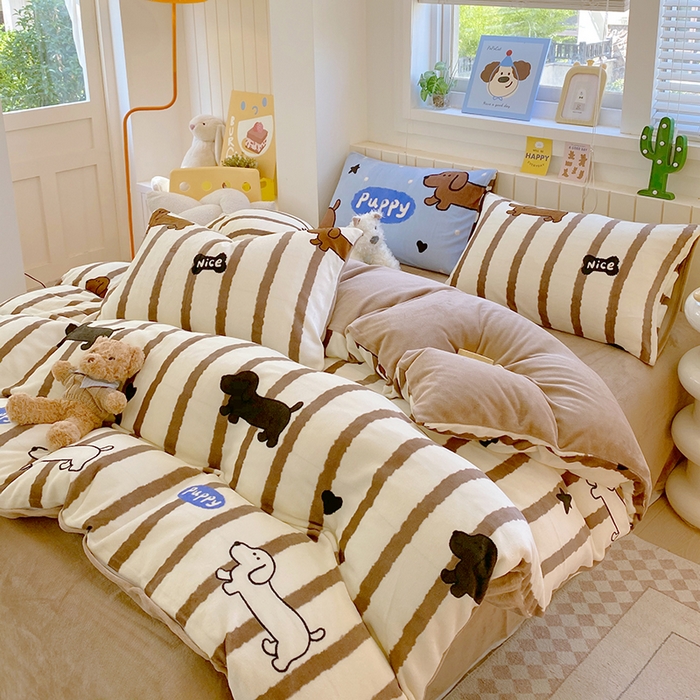 91家纺网 家纺一手货源 找家纺 葡萄家 2025新款高克重印花牛奶绒四件套萌系卡通 腊肠狗