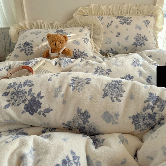 91家纺网 家纺一手货源 找家纺 （总）六巷胡同 2025新款韩系博主慵懒风小碎花A类牛奶绒花边款四件套