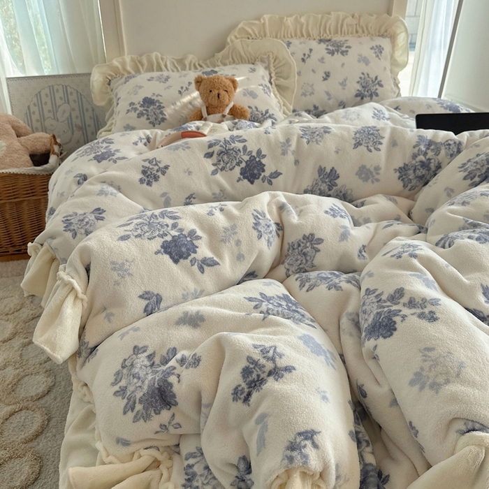 91家纺网 家纺一手货源 找家纺 （总）六巷胡同 2025新款韩系博主慵懒风小碎花A类牛奶绒花边款四件套