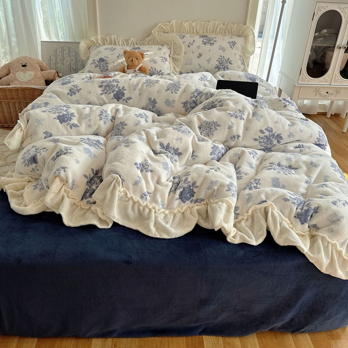 91家纺网 家纺一手货源 找家纺 （总）六巷胡同 2025新款韩系博主慵懒风小碎花A类牛奶绒花边款四件套