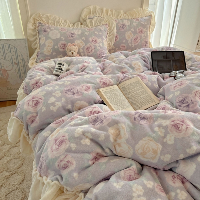 91家纺网 家纺一手货源 找家纺 六巷胡同 2025新款韩系博主慵懒风小碎花A类牛奶绒花边款四件套 压花边-微醺岛屿