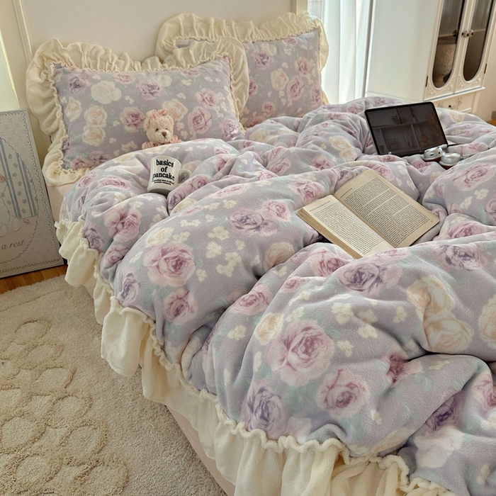 91家纺网 家纺一手货源 找家纺 六巷胡同 2025新款韩系博主慵懒风小碎花A类牛奶绒花边款四件套 压花边-微醺岛屿