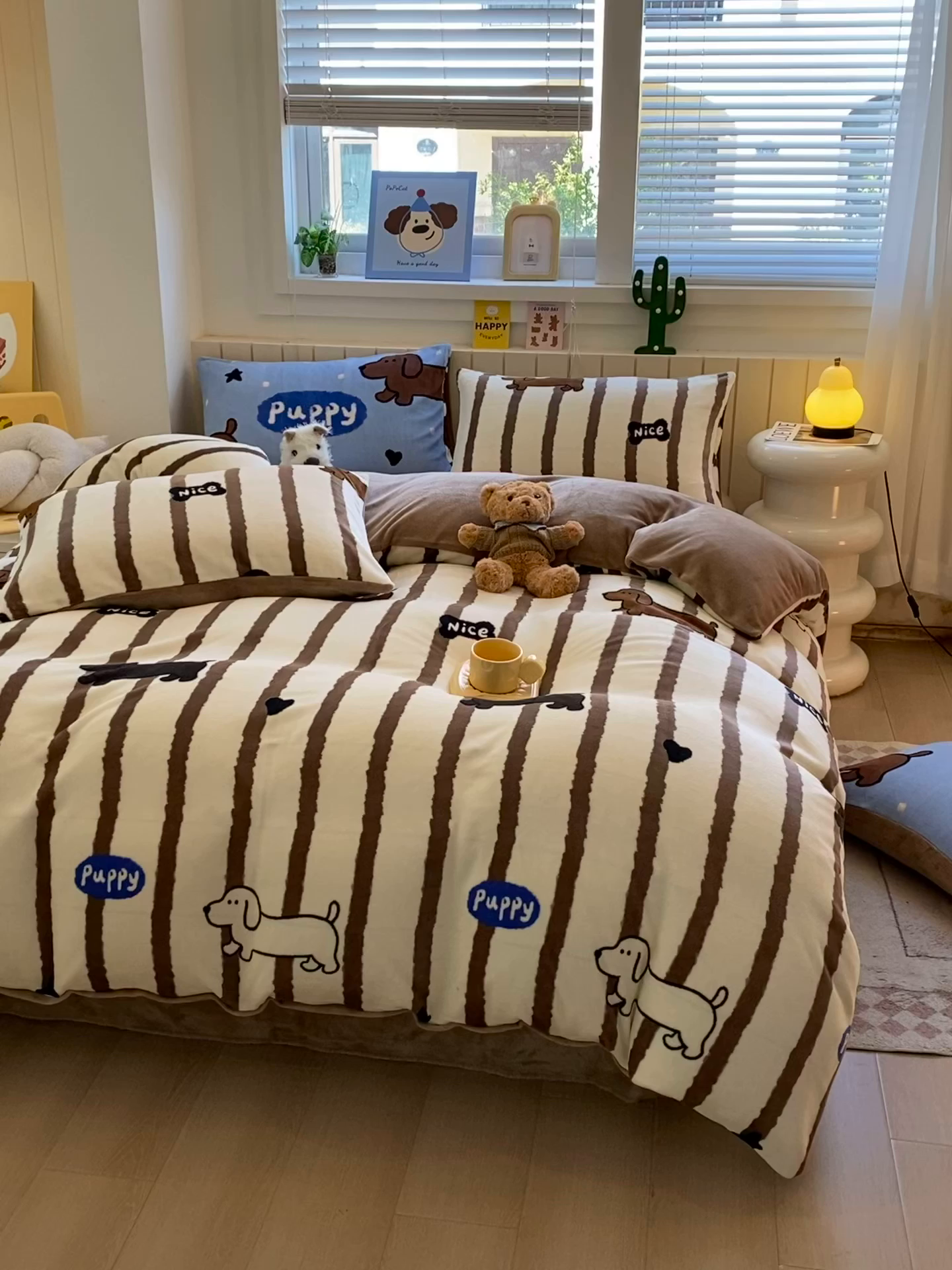 91家纺网 家纺一手货源 找家纺 葡萄家 2025新款高克重印花牛奶绒四件套萌系卡通 腊肠狗