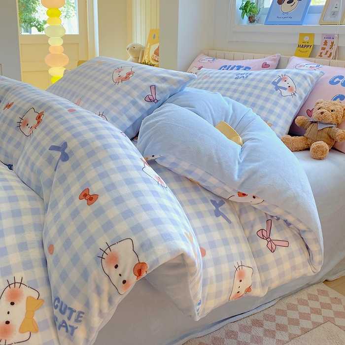 91家纺网 家纺一手货源 找家纺 葡萄家 2025新款高克重印花牛奶绒四件套萌系卡通 蓝格猫猫