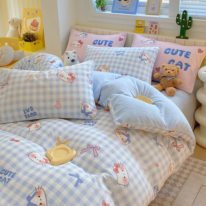 91家纺网 家纺一手货源 找家纺 葡萄家 2025新款高克重印花牛奶绒四件套萌系卡通 蓝格猫猫