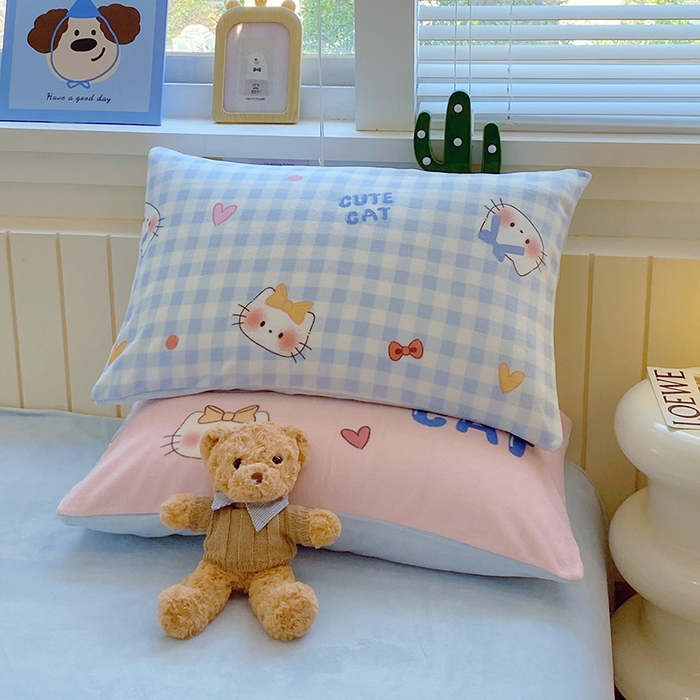 91家纺网 家纺一手货源 找家纺 葡萄家 2025新款高克重印花牛奶绒四件套萌系卡通 蓝格猫猫