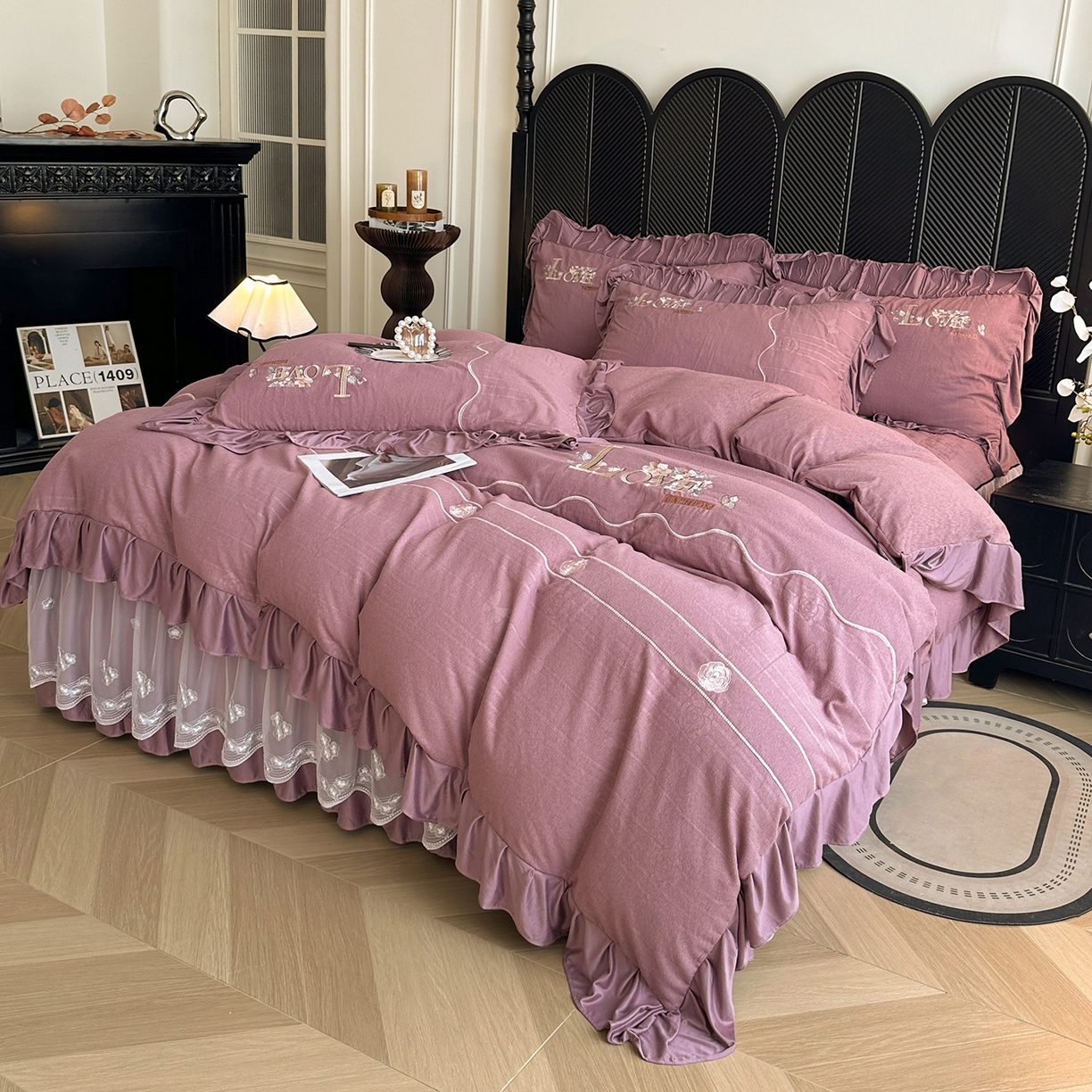 91家纺网 家纺一手货源 找家纺 （总）宜凡家纺 2025新款A类棉绒刺绣花夹棉床裙四件套--梦回罗马系列