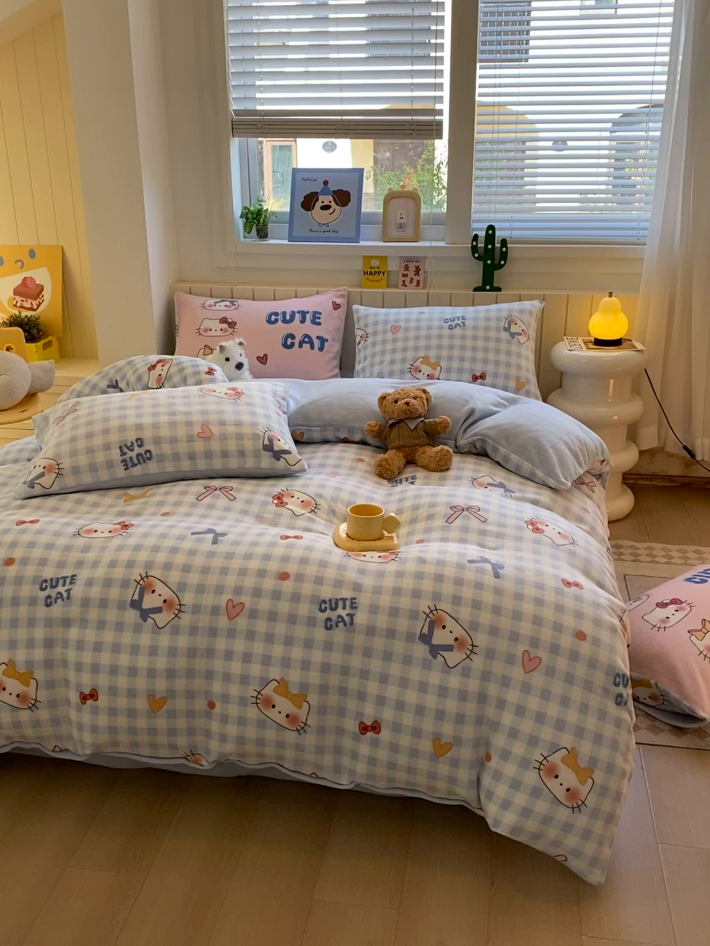 91家纺网 家纺一手货源 找家纺 葡萄家 2025新款高克重印花牛奶绒四件套萌系卡通 蓝格猫猫