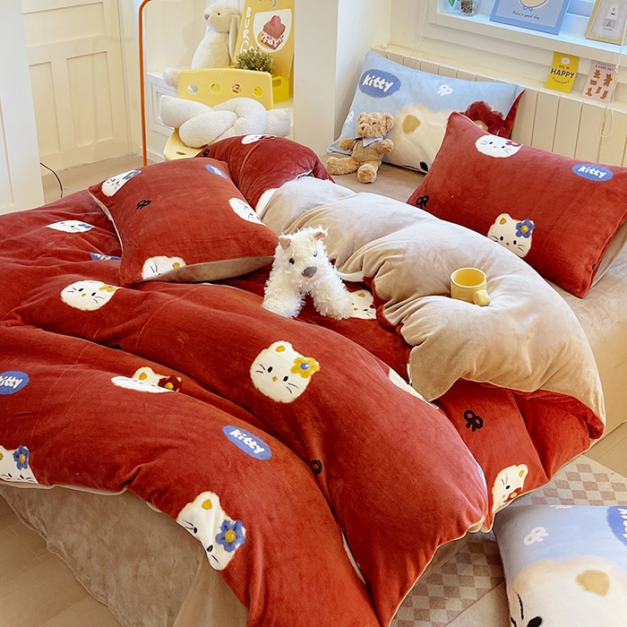 91家纺网 家纺一手货源 找家纺 葡萄家 2025新款高克重印花牛奶绒四件套萌系卡通 猫千金红