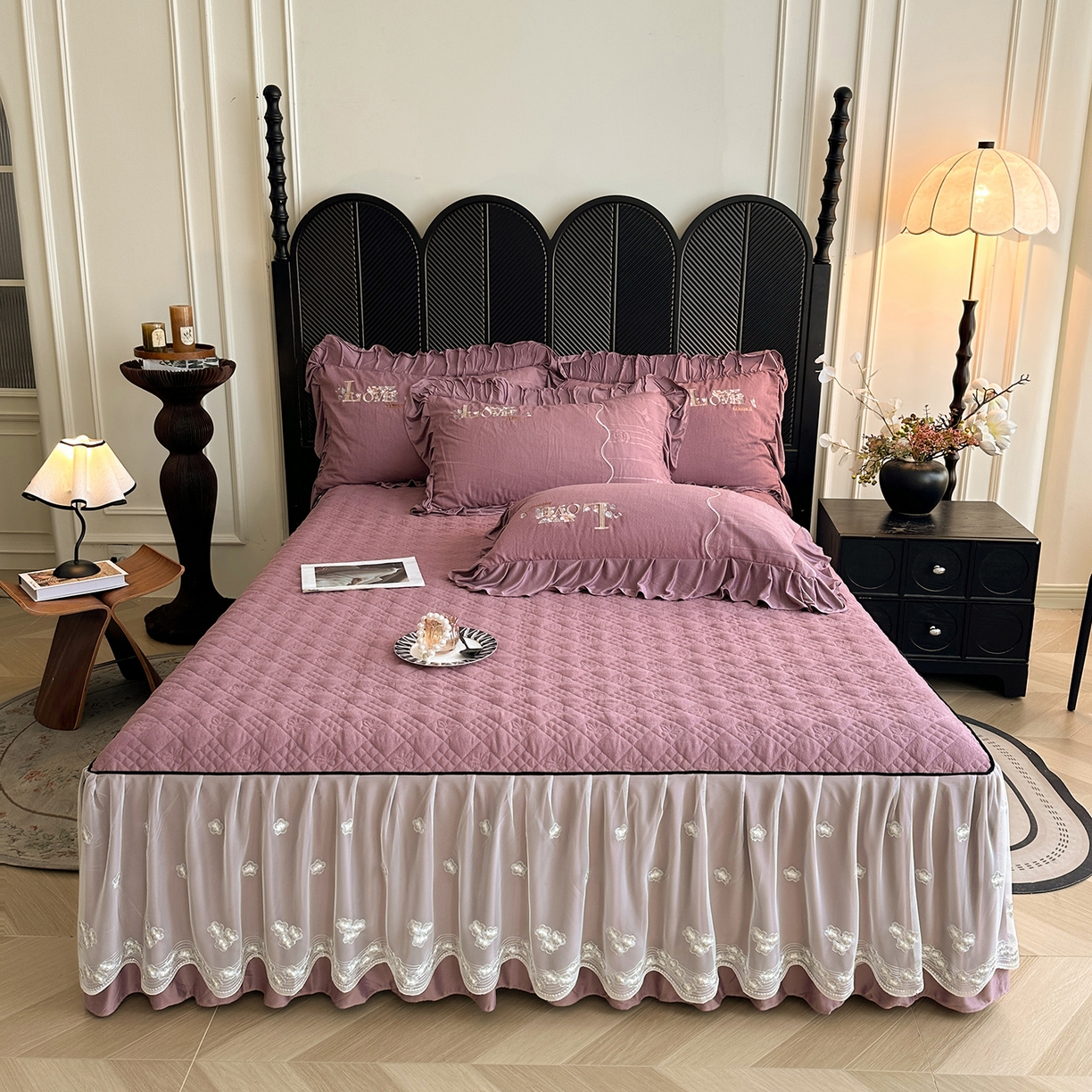 91家纺网 家纺一手货源 找家纺 （总）宜凡家纺 2025新款A类棉绒刺绣花夹棉床裙四件套--梦回罗马系列