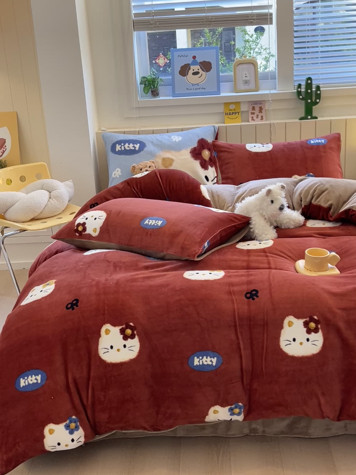 91家纺网 家纺一手货源 找家纺 葡萄家 2025新款高克重印花牛奶绒四件套萌系卡通 猫千金红