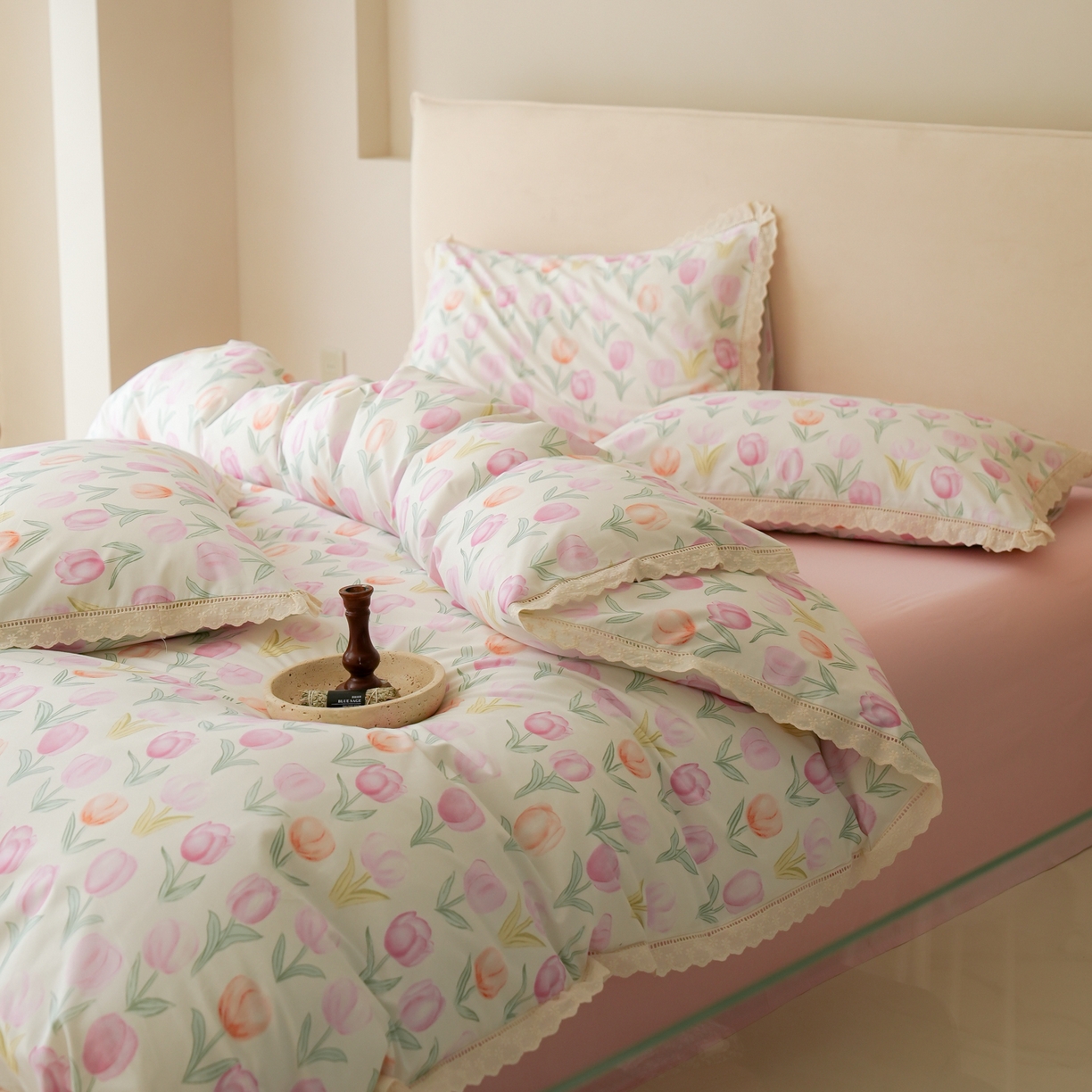 91家纺网 家纺一手货源 找家纺 洺兰家居 2025年小清新全棉13372镂空花边小碎花ins风水洗棉四件套 丁香