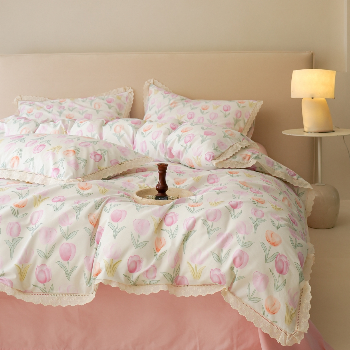 91家纺网 家纺一手货源 找家纺 洺兰家居 2025年小清新全棉13372镂空花边小碎花ins风水洗棉四件套 丁香