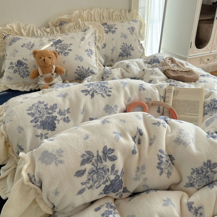 91家纺网 家纺一手货源 找家纺 （总）六巷胡同 2025新款韩系博主慵懒风小碎花A类牛奶绒花边款四件套