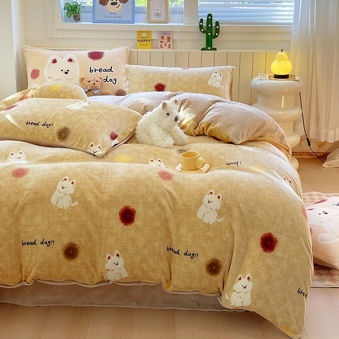 91家纺网 家纺一手货源 找家纺 葡萄家 2025新款高克重印花牛奶绒四件套萌系卡通 泡芙狗